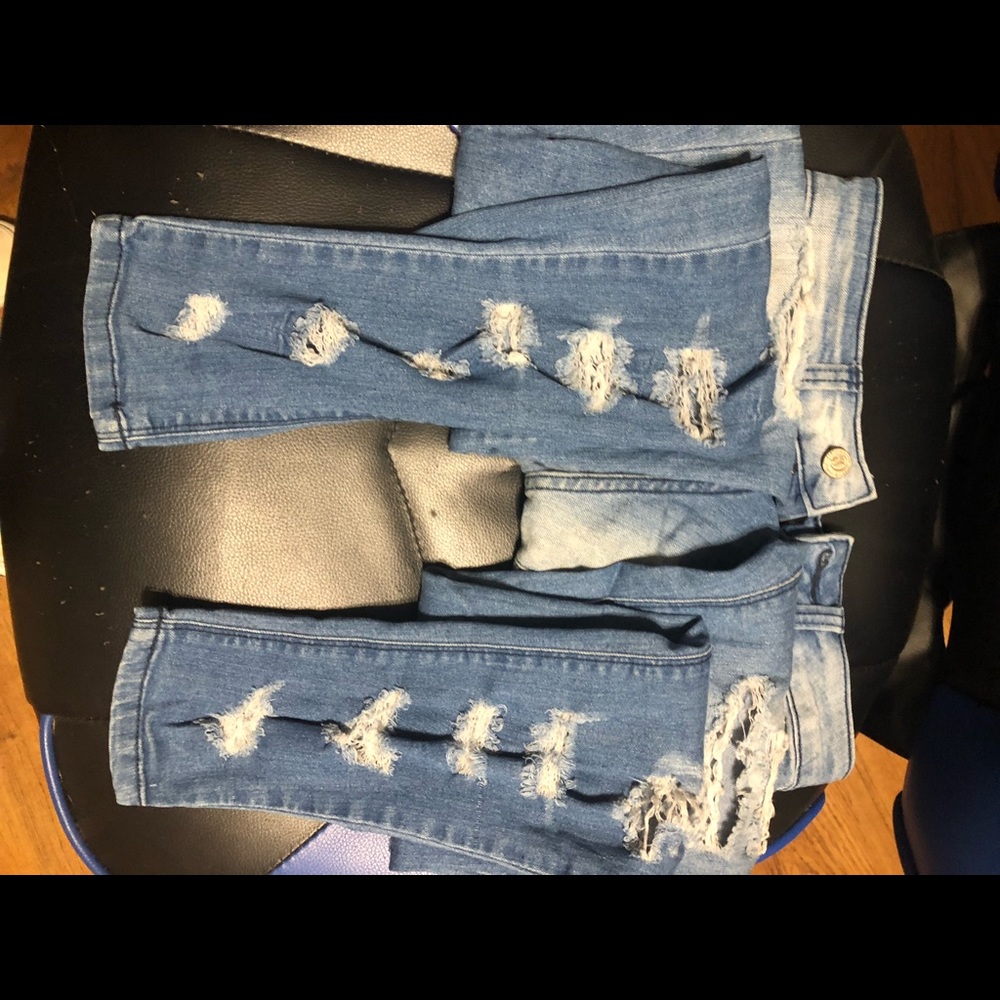 Ripped higwaisted jeans size 3!